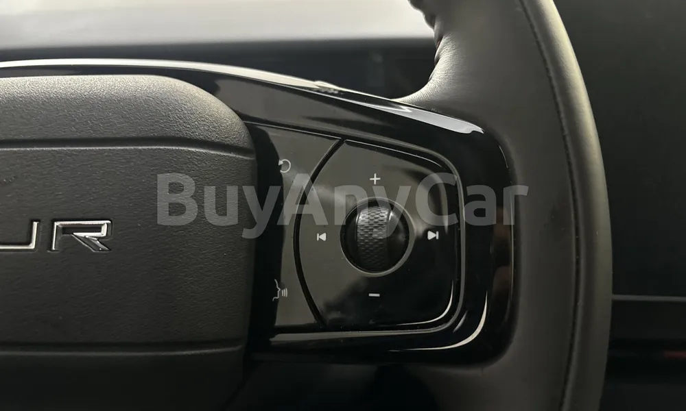 Vehicle photo 13