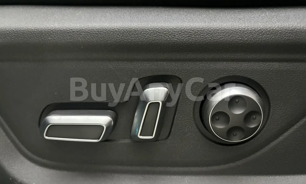 Vehicle photo 11