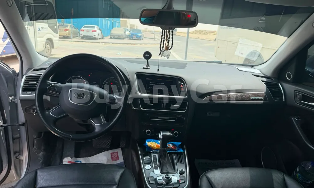 Vehicle photo 5