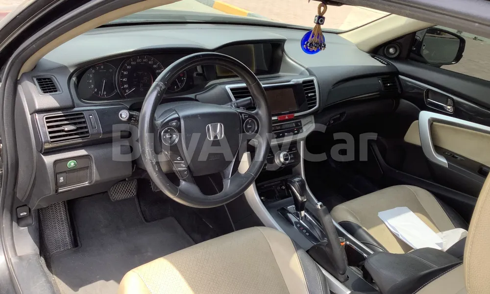 Vehicle photo 9