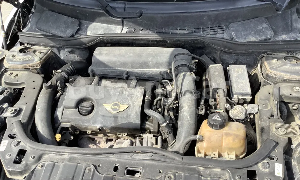 Vehicle photo 6