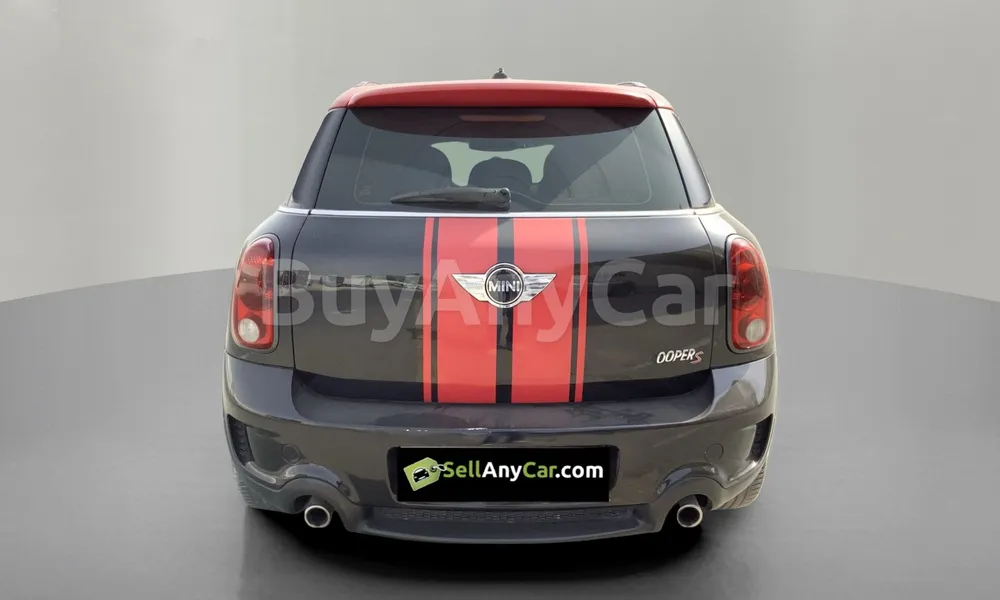 Vehicle photo 2
