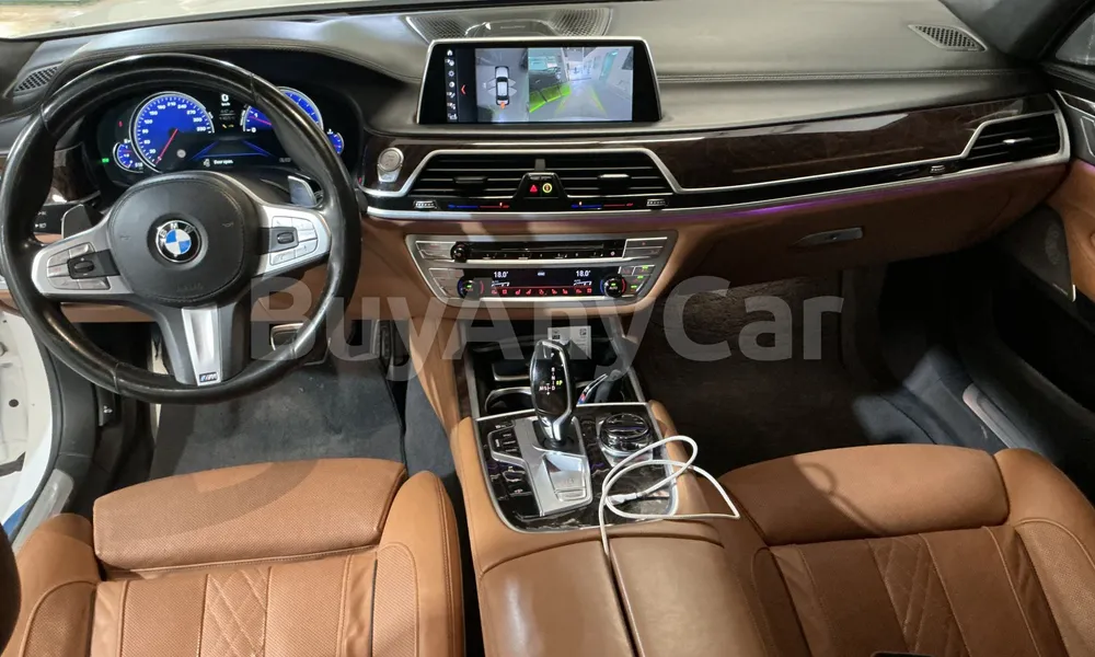 Vehicle photo 7