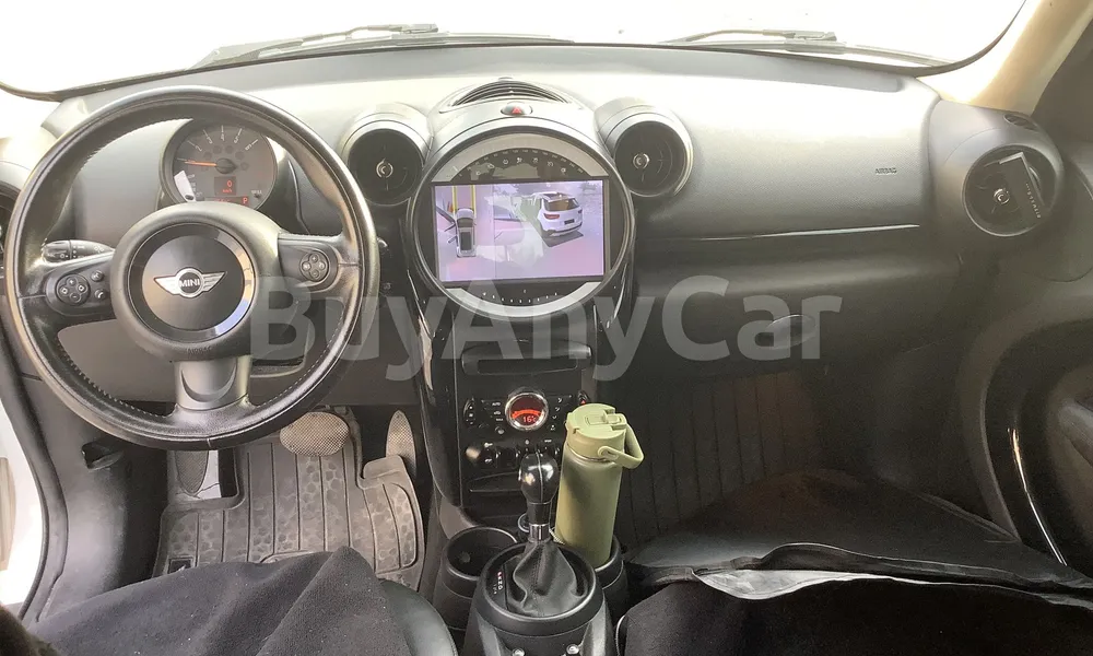 Vehicle photo 9