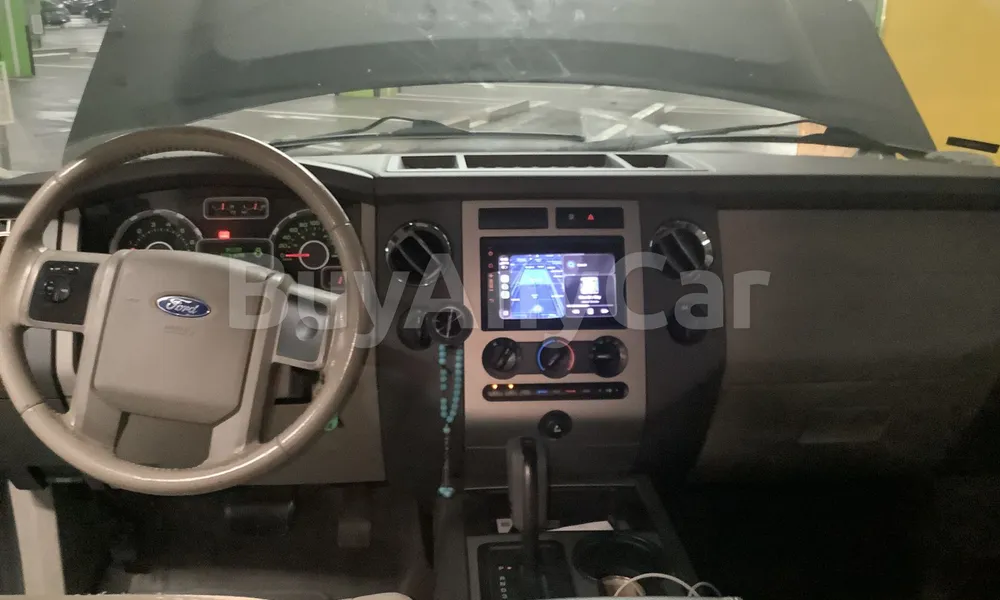 Vehicle photo 8
