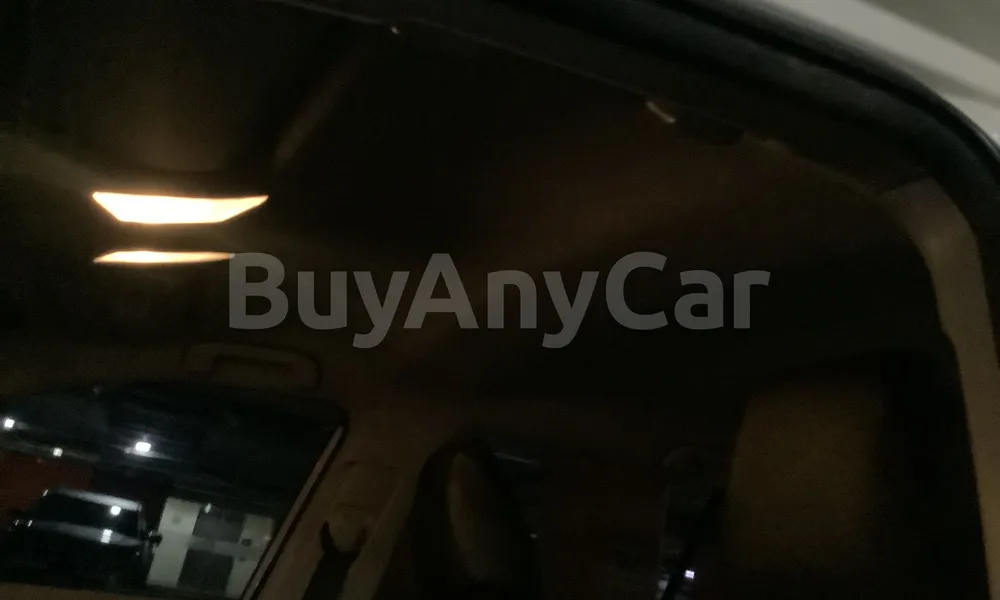 Vehicle photo 9