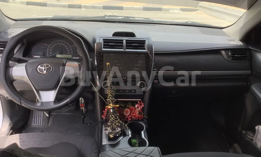 Vehicle photo 8