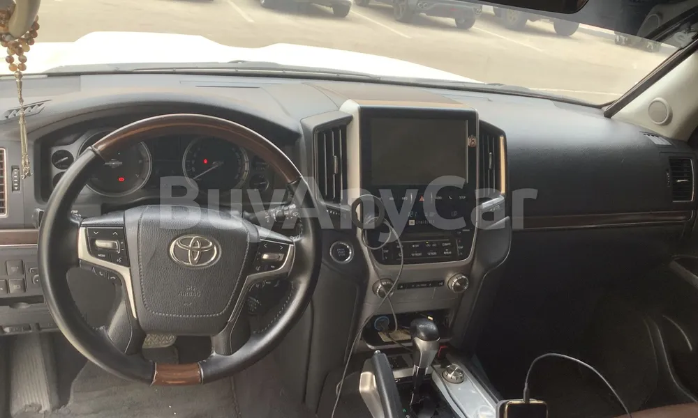 Vehicle photo 9