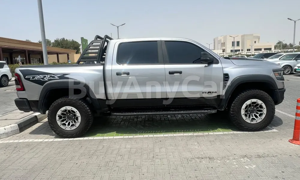 Vehicle photo 3