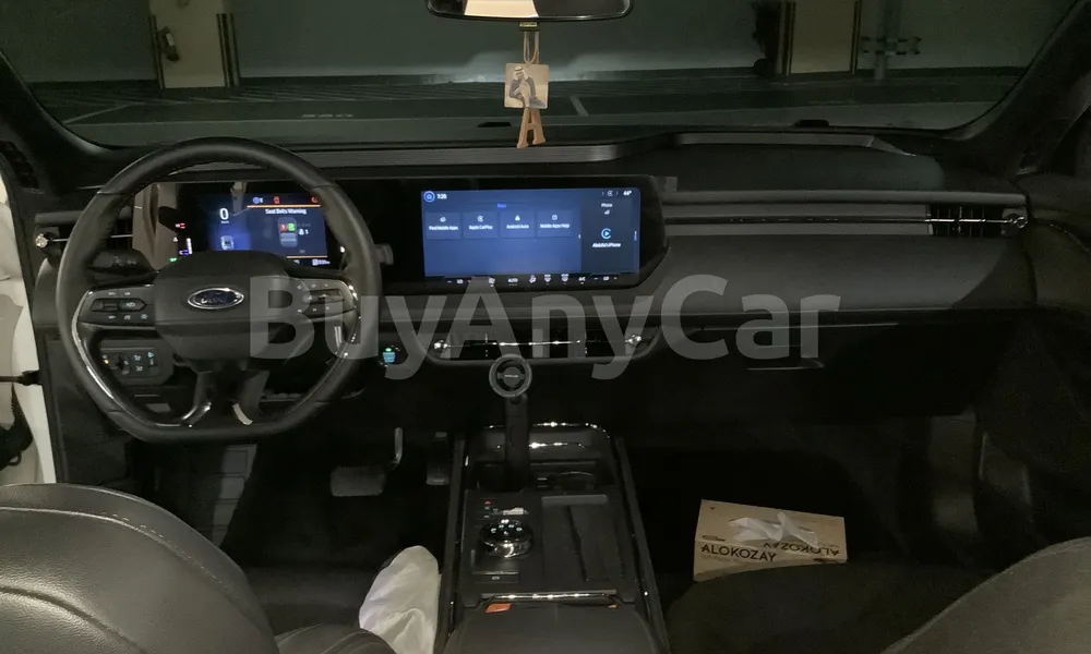 Vehicle photo 8
