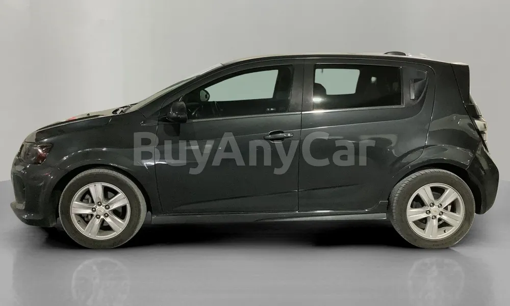 Vehicle photo 5
