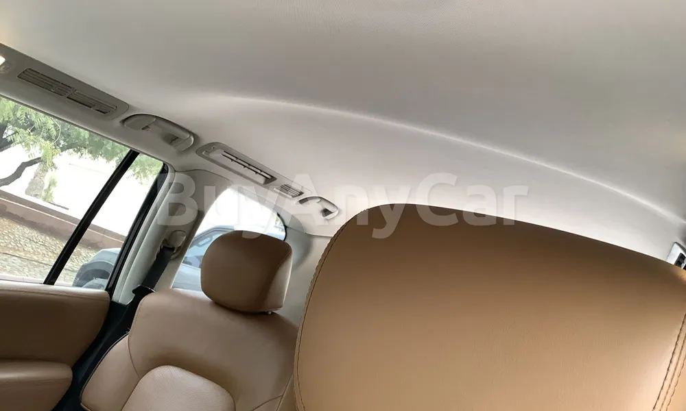 Vehicle photo 9