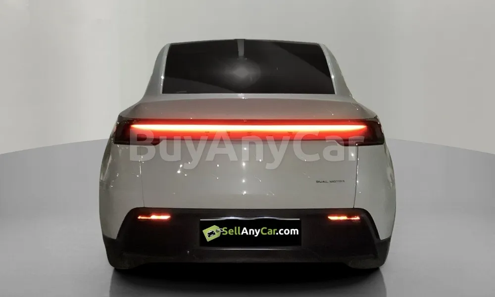 Vehicle photo 2