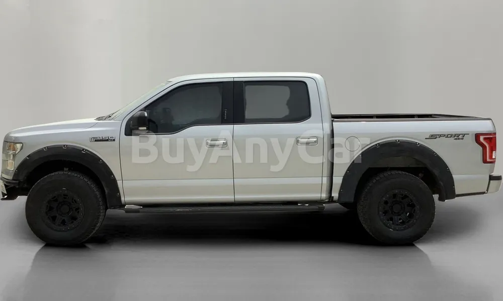 Vehicle photo 4