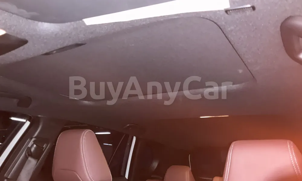 Vehicle photo 9