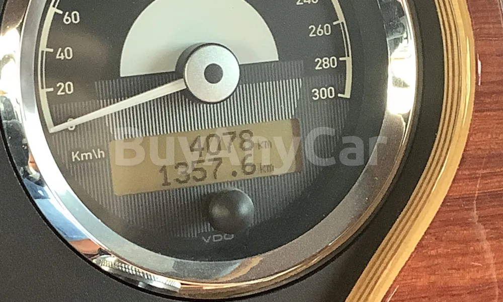Vehicle photo 8