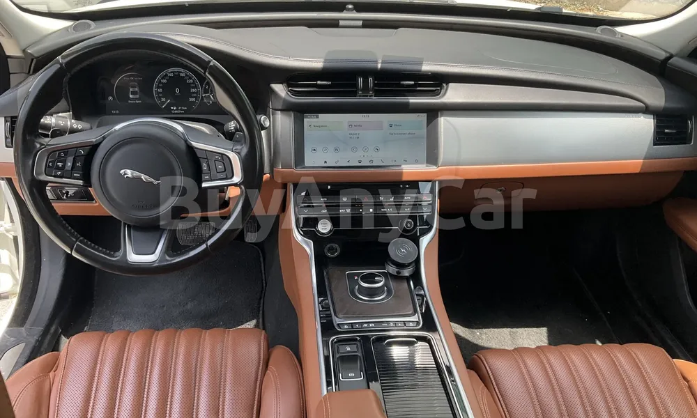 Vehicle photo 8