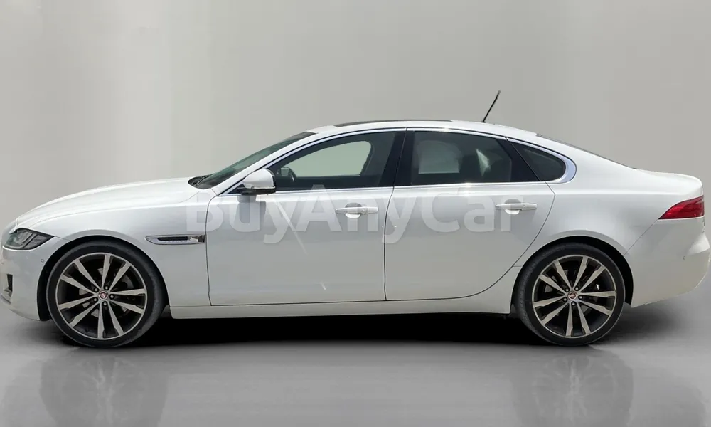 Vehicle photo 5