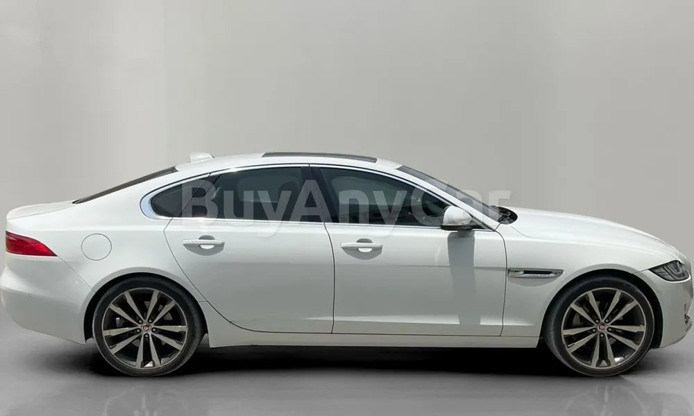 Vehicle photo 3