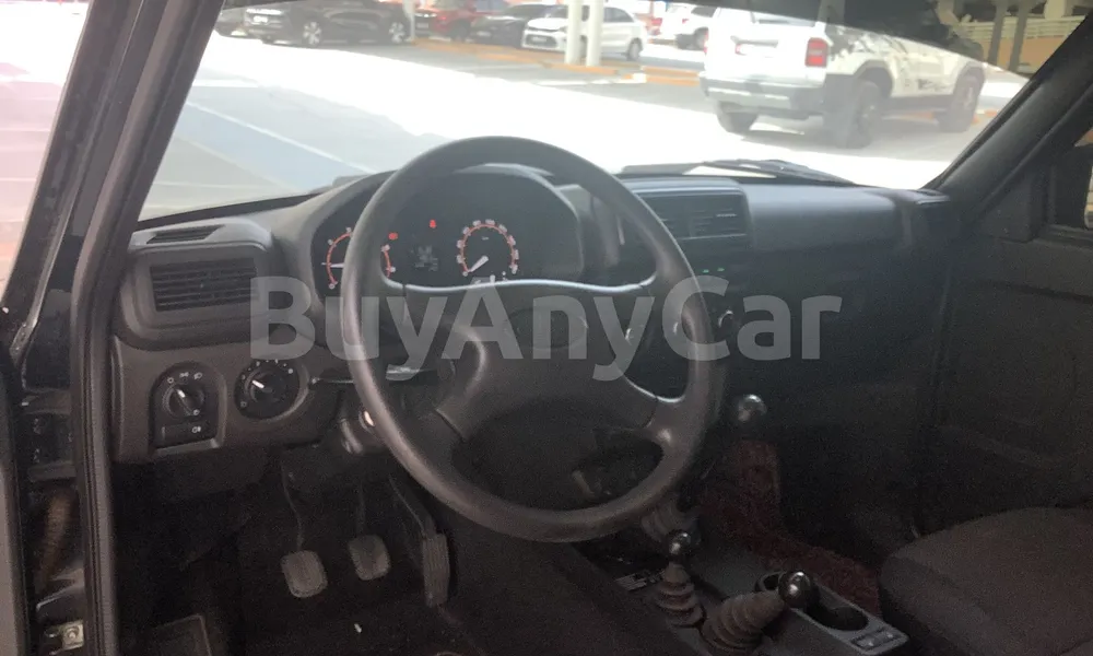 Vehicle photo 9