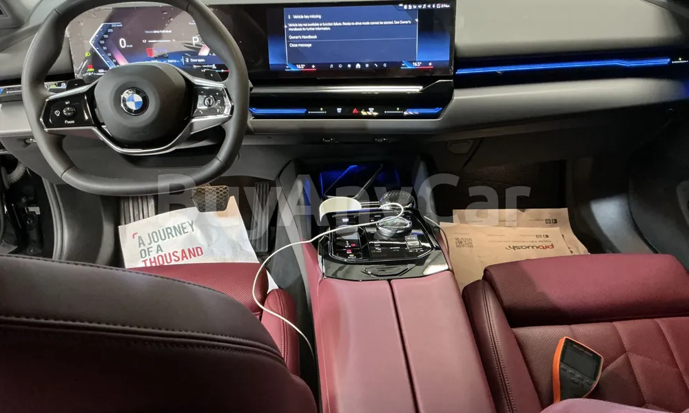 Vehicle photo 7