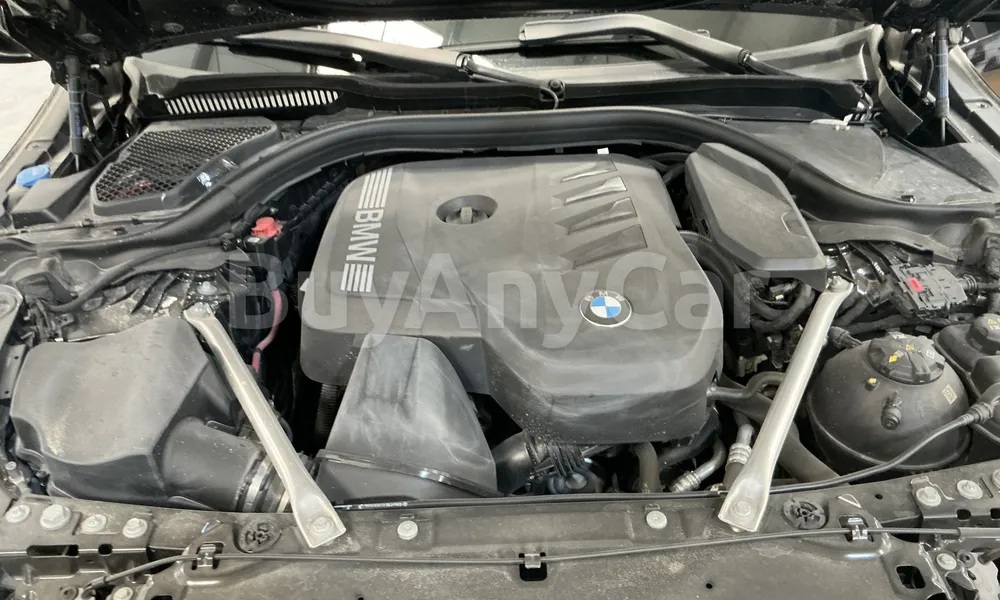 Vehicle photo 9