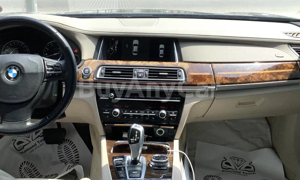Vehicle photo 7
