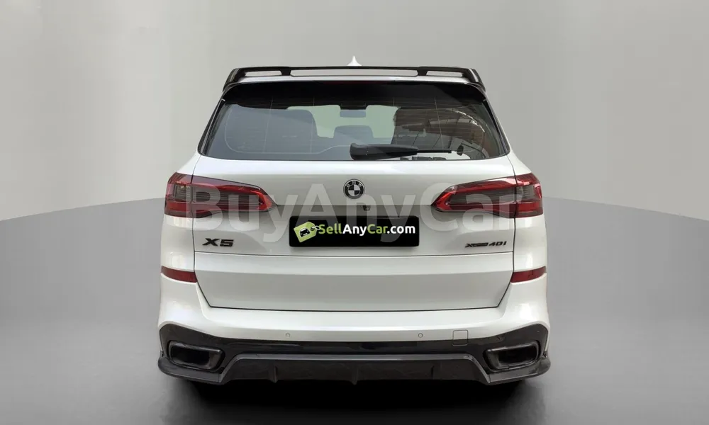 Vehicle photo 2