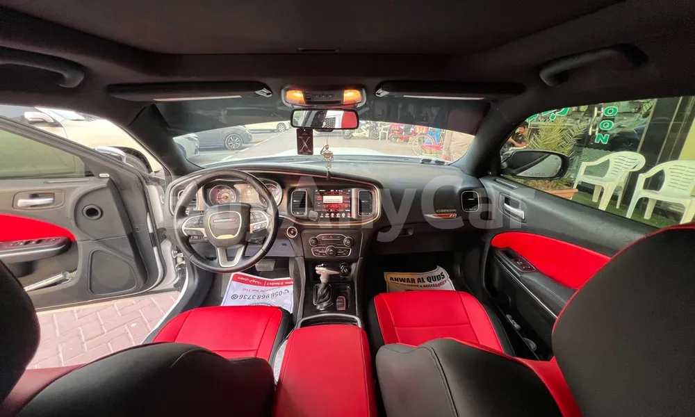 Vehicle photo 4