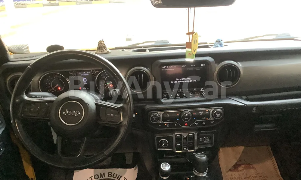 Vehicle photo 7