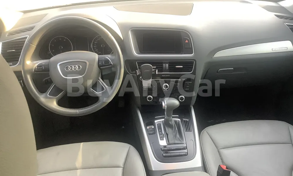 Vehicle photo 6
