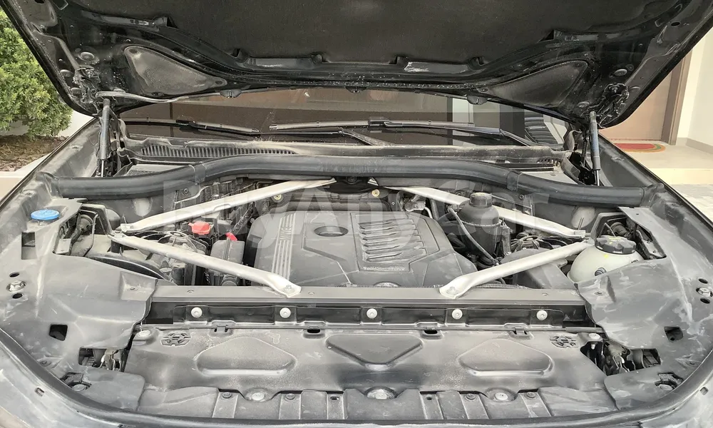 Vehicle photo 6