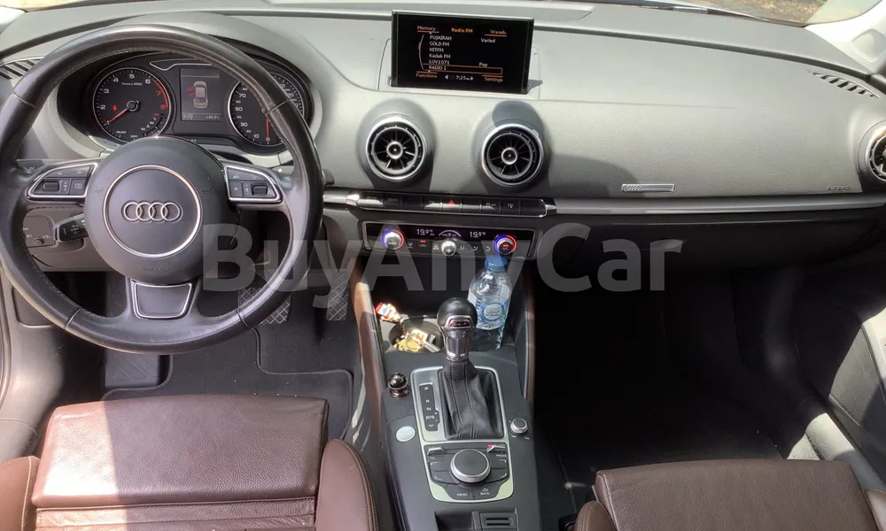 Vehicle photo 8