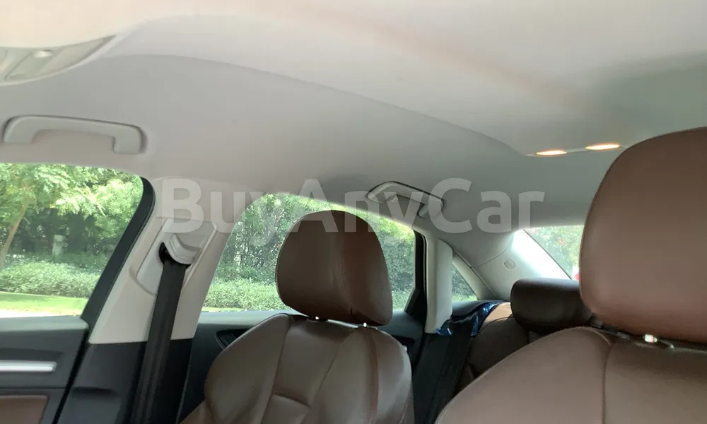 Vehicle photo 9