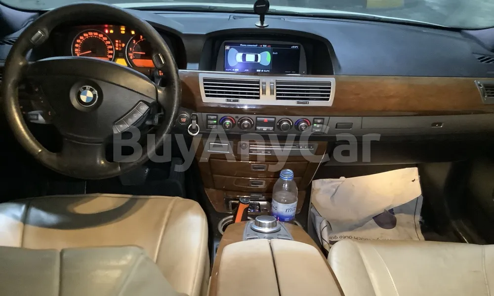 Vehicle photo 8