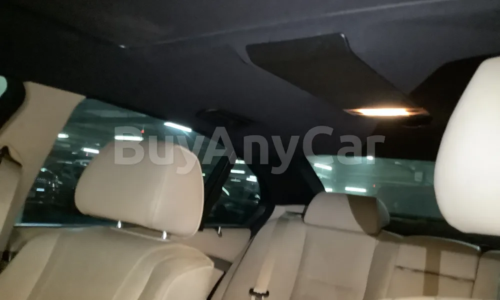 Vehicle photo 9