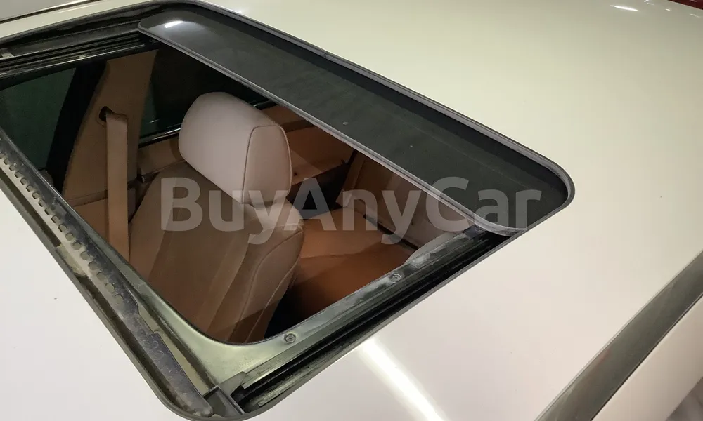 Vehicle photo 5