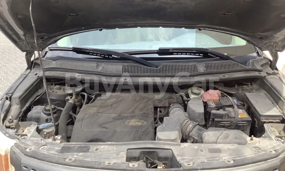 Vehicle photo 6