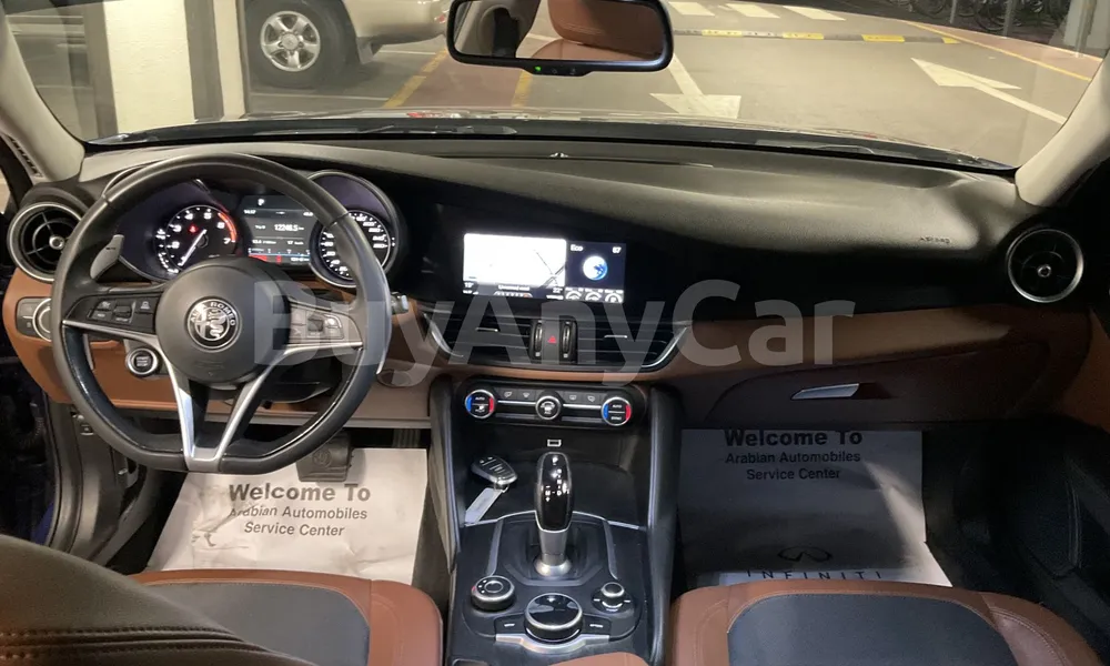 Vehicle photo 8