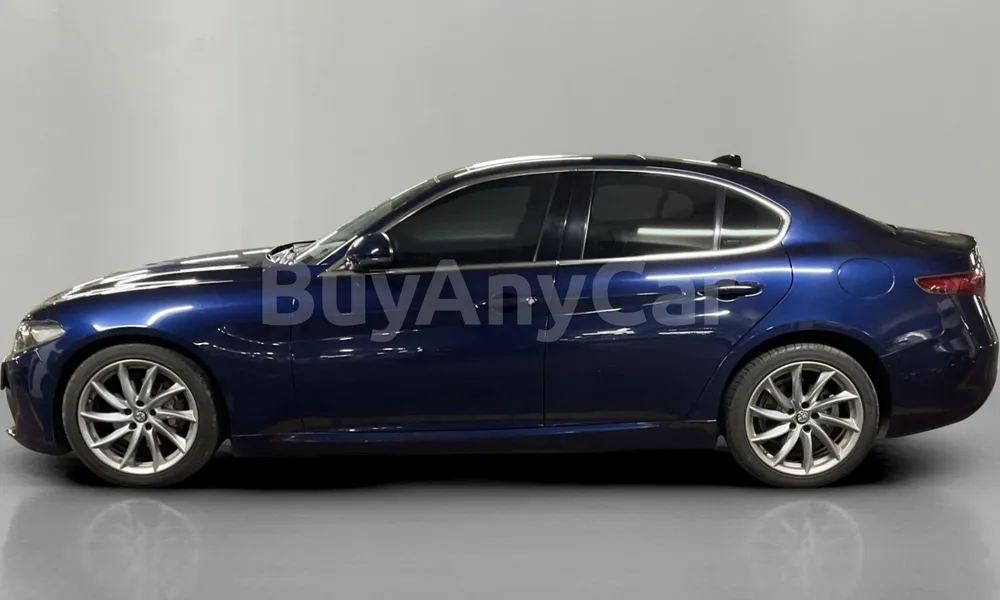 Vehicle photo 4