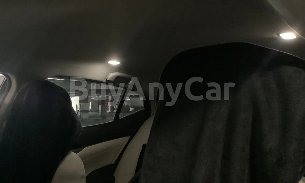 Vehicle photo 9
