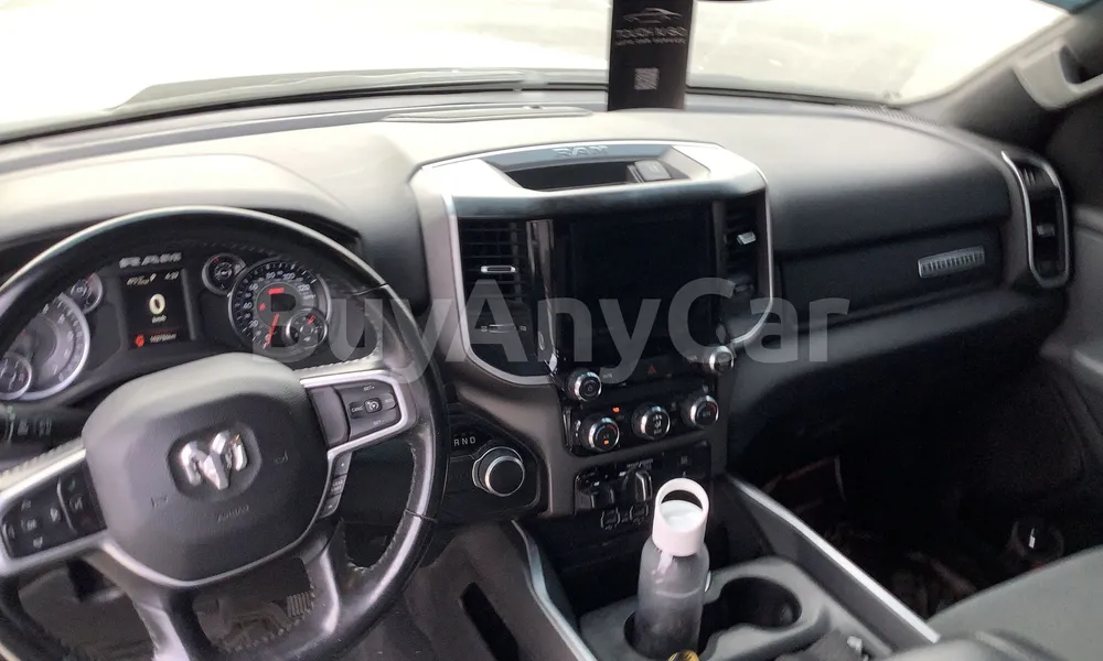 Vehicle photo 9