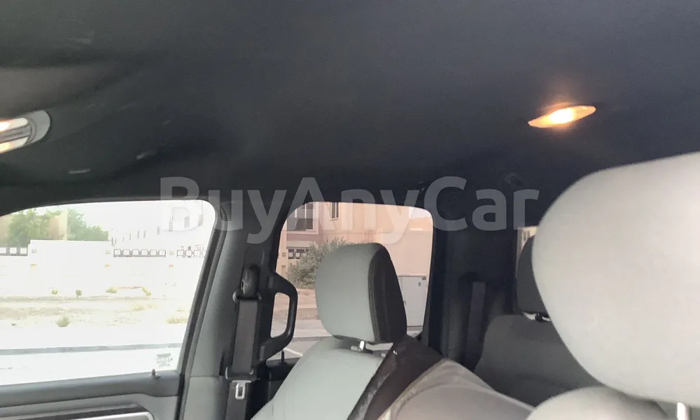 Vehicle photo 6