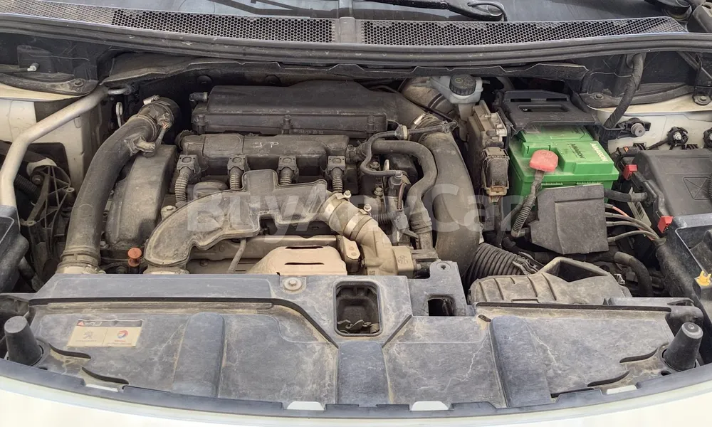 Vehicle photo 6