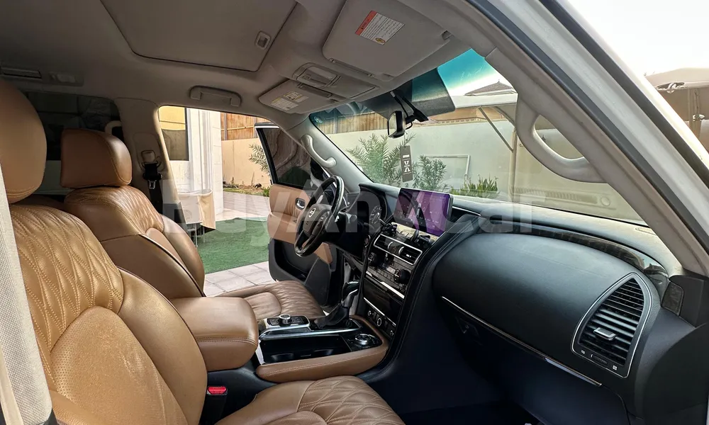 Vehicle photo 7