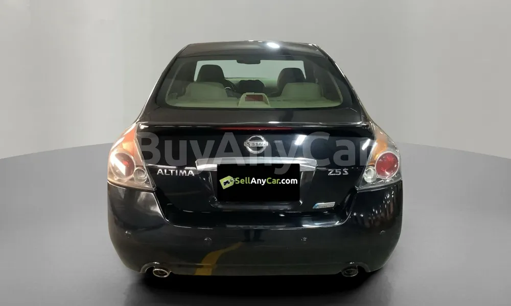 Vehicle photo 2