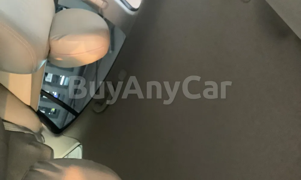 Vehicle photo 9