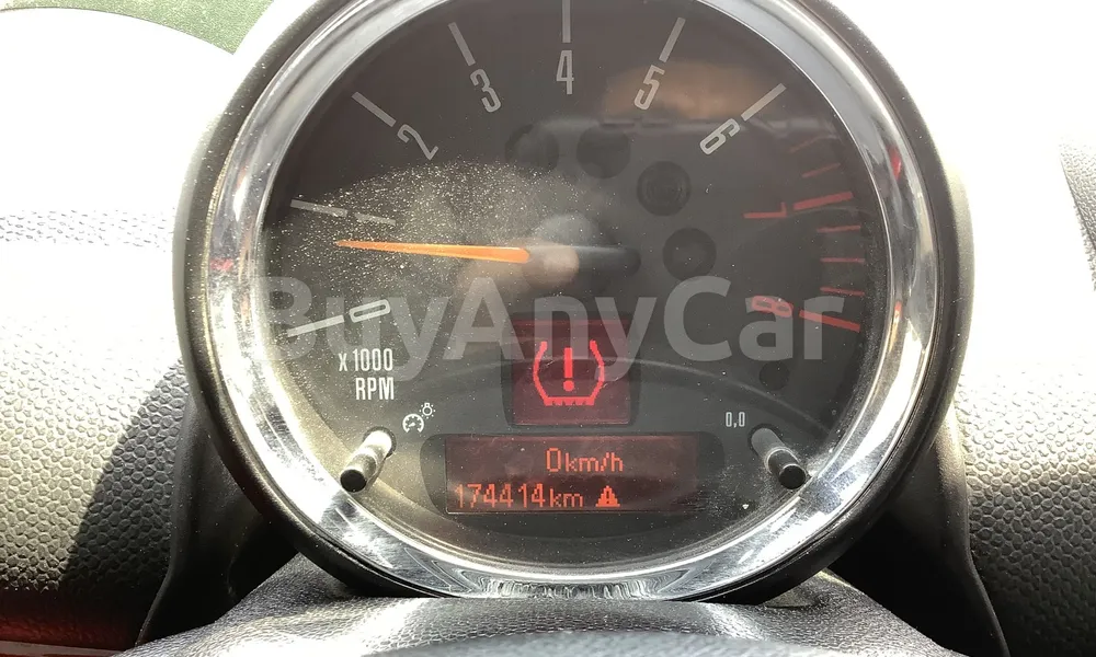 Vehicle photo 6