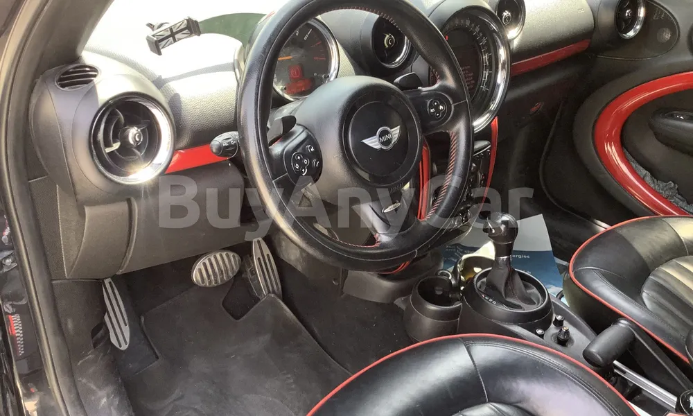 Vehicle photo 9