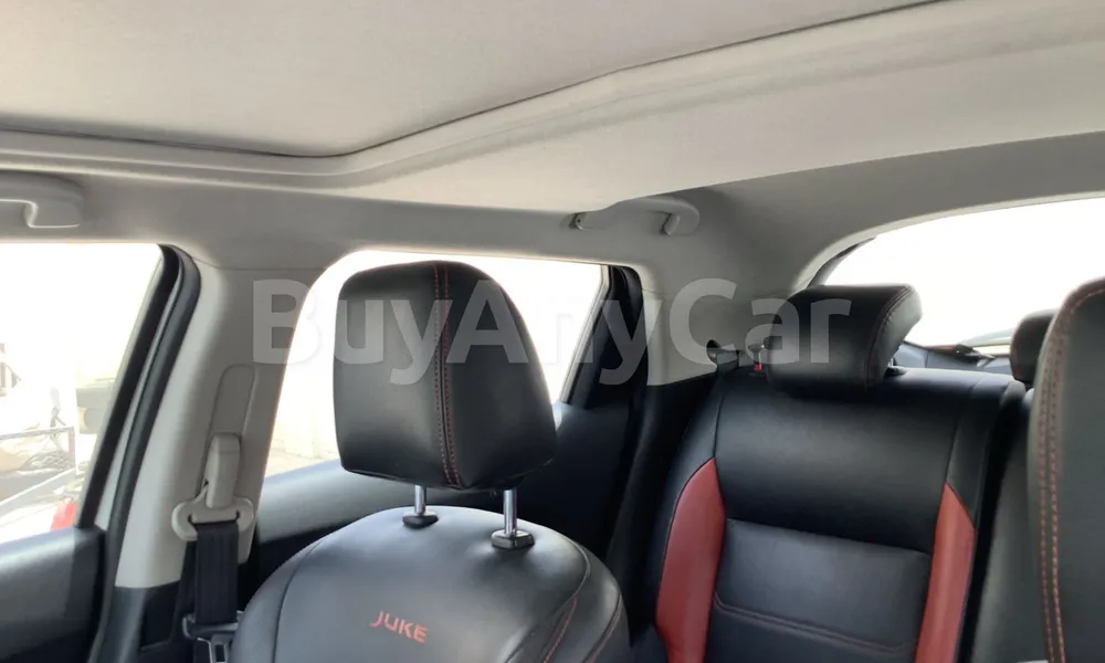 Vehicle photo 9